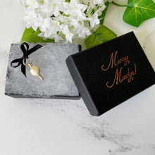 Charger l'image dans la galerie, Victorian 9ct Gold Pocket Watch Key. Antique Gold Miniature Key Pendant/Charm/Fob. Ladies Pocket Watch Winder Key For Albertina Bracelet.