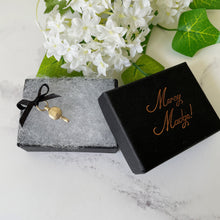 Charger l'image dans la galerie, Victorian 9ct Gold Pocket Watch Key. Antique Gold Miniature Key Pendant/Charm/Fob. Ladies Pocket Watch Winder Key For Albertina Bracelet.