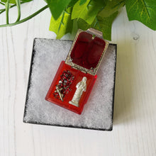Cargar imagen en el visor de la galería, Antique Czech Red Glass Pocket Shrine With Rosary & Sacred Heart Jesus Statue. Vatican Double Window Devotional Catholic Miniature Shrine