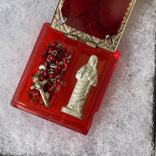 Cargar imagen en el visor de la galería, Antique Czech Red Glass Pocket Shrine With Rosary & Sacred Heart Jesus Statue. Vatican Double Window Devotional Catholic Miniature Shrine