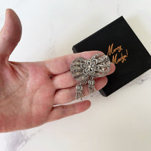 Cargar imagen en el visor de la galería, Antique 950 Silver Filigree Cannetille Ribbon Brooch