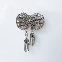 Cargar imagen en el visor de la galería, Antique 950 Silver Filigree Cannetille Ribbon Brooch