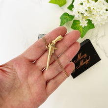 Charger l'image dans la galerie, Victorian Gold Gilt Revolver Watch Key Pendant. Antique Gun Pendant On 9ct Gold Chain. Edwardian Gold Pocket Watch Key Novelty Fob.