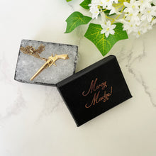 Charger l'image dans la galerie, Victorian Gold Gilt Revolver Watch Key Pendant. Antique Gun Pendant On 9ct Gold Chain. Edwardian Gold Pocket Watch Key Novelty Fob.