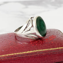Cargar imagen en el visor de la galería, Antique Arts & Crafts Malachite Ring. Edwardian Sterling Silver Banded Green Agate Dome Ring. Unisex Statement Ring: Size US 9/UK S/EU 59
