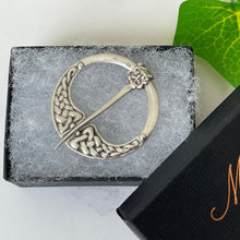 Charger l'image dans la galerie, Rare Antique Sterling Silver Celtic Knotwork Zoomorphic Penannular Pin. Scottish Sterling Silver Two Sided Plaid Brooch, Alexander Ritchie