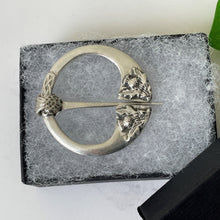 Charger l'image dans la galerie, Rare Antique Sterling Silver Celtic Knotwork Zoomorphic Penannular Pin. Scottish Sterling Silver Two Sided Plaid Brooch, Alexander Ritchie