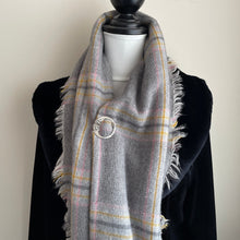 Charger l'image dans la galerie, Rare Antique Sterling Silver Celtic Knotwork Zoomorphic Penannular Pin. Scottish Sterling Silver Two Sided Plaid Brooch, Alexander Ritchie