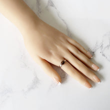 Cargar imagen en el visor de la galería, Vintage Baltic Amber Sterling Silver Ring. Russian Natural Cognac Amber Bezel Ring. Stacking/Index/Pinky Vintage Ring Size US 6/UK L.5/EU 52