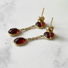 Cargar imagen en el visor de la galería, Vintage 18ct Gold Bohemian Garnet Earrings. Art Deco Revival Red Garnet Pendant Earrings. Cushion & Oval Cut Gold Dangle Earrings