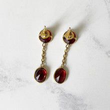 Cargar imagen en el visor de la galería, Vintage 18ct Gold Bohemian Garnet Earrings. Art Deco Revival Red Garnet Pendant Earrings. Cushion & Oval Cut Gold Dangle Earrings