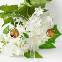Cargar imagen en el visor de la galería, Antique Gold On Silver Scottish Agate Earrings. Victorian Lucky Bean Drop Earrings. Antique Minimalist Earrings. Scottish Pebble Jewellery