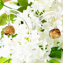 Cargar imagen en el visor de la galería, Antique Gold On Silver Scottish Agate Earrings. Victorian Lucky Bean Drop Earrings. Antique Minimalist Earrings. Scottish Pebble Jewellery