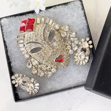 Cargar imagen en el visor de la galería, Mazer 1940s Oriental Face Mask Brooch & Earrings. Vintage Art Deco Asian Princess Pave Set Crystal and Ruby Red Diamante Brooch, Earring Set