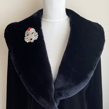 Cargar imagen en el visor de la galería, Mazer 1940s Oriental Face Mask Brooch & Earrings. Vintage Art Deco Asian Princess Pave Set Crystal and Ruby Red Diamante Brooch, Earring Set