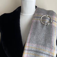 Cargar imagen en el visor de la galería, Vintage Zoomorphic Ram Celtic Silver Brooch. Book Of Kells Sacred Rams Head Penannular Pin. Large Shoulder/Cloak/Scottish Fly Brooch Pin.