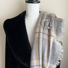 Cargar imagen en el visor de la galería, Vintage Zoomorphic Ram Celtic Silver Brooch. Book Of Kells Sacred Rams Head Penannular Pin. Large Shoulder/Cloak/Scottish Fly Brooch Pin.