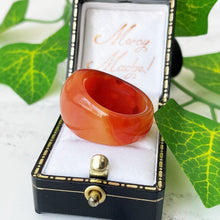 Cargar imagen en el visor de la galería, Vintage Scottish Carnelian Dome Band Ring. 1970s Carved Natural Orange Red Banded Agate Statement Ring. Wide, Unisex Size UK T/US 9 3/4.