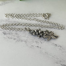Charger l'image dans la galerie, Vintage James Avery Silver Pendant Necklace. Retired JA Pendant/Charm, Bunch Of Bluebonnet Flowers. Texas State Flower Sterling Pendant
