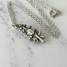 Charger l'image dans la galerie, Vintage James Avery Silver Pendant Necklace. Retired JA Pendant/Charm, Bunch Of Bluebonnet Flowers. Texas State Flower Sterling Pendant