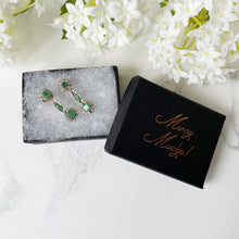 Charger l'image dans la galerie, Antique Victorian 15ct Gold Diamond & Emerald Earrings. Diamond Cluster Flower Earrings. Victorian Long Pendant Earrings