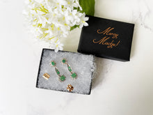 Charger l'image dans la galerie, Antique Victorian 15ct Gold Diamond & Emerald Earrings. Diamond Cluster Flower Earrings. Victorian Long Pendant Earrings