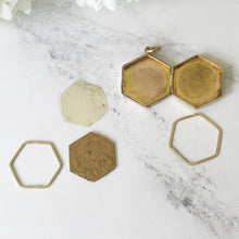 Charger l'image dans la galerie, Antique Edwardian Gold Locket. Hexagon 2 Sided Photo Locket, Engraved Heart, Ivy, Ferns. 9ct Rolled Gold/Gold Filled Antique Locket