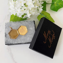 Charger l'image dans la galerie, Antique Edwardian Gold Locket. Hexagon 2 Sided Photo Locket, Engraved Heart, Ivy, Ferns. 9ct Rolled Gold/Gold Filled Antique Locket