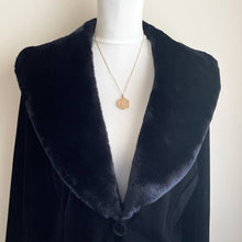 Charger l'image dans la galerie, Antique Edwardian Gold Locket. Hexagon 2 Sided Photo Locket, Engraved Heart, Ivy, Ferns. 9ct Rolled Gold/Gold Filled Antique Locket