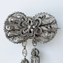 Cargar imagen en el visor de la galería, Antique 950 Silver Filigree Cannetille Ribbon Brooch