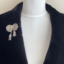 Cargar imagen en el visor de la galería, Antique 950 Silver Filigree Cannetille Ribbon Brooch