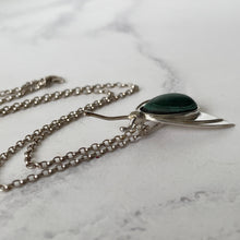 Cargar imagen en el visor de la galería, Vintage Sterling Silver And Malachite Moth Pendant. Art Nouveau Revival Pendant Necklace. Antique Arts & Crafts Style Pendant and Chain.