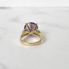 Charger l'image dans la galerie, Vintage 1970s 18ct Gold Alexandrite & Diamond Ring. Huge 12 Carat Alexandrite Solitaire Ring. 1970s Purple Sapphire Cocktail Ring.