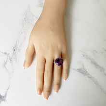 Charger l'image dans la galerie, Vintage 1970s 18ct Gold Alexandrite & Diamond Ring. Huge 12 Carat Alexandrite Solitaire Ring. 1970s Purple Sapphire Cocktail Ring.