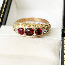 Charger l'image dans la galerie, Antique Edwardian Red Garnet & Diamond 9ct Gold Ring. 3 Stone Carved Gold Boat Style Ring, Chester 1911, Size 5.75 US / L UK / 51.5 EU