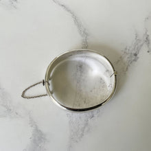 Cargar imagen en el visor de la galería, Vintage Victorian Revival Sterling Silver Hinged Bangle. L & Co Engraved Pansy and Daisy Bracelet, Birmingham 1964. English Silver Cuff.