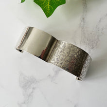 Cargar imagen en el visor de la galería, Antique Victorian Engraved Silver Wide Cuff Bracelet. Sterling Silver Aesthetic Engraved Ivy Cuff. English Sweetheart Bangle, 1881 Hallmark