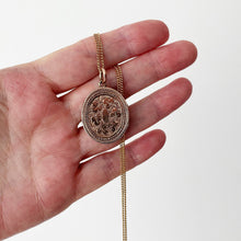 Cargar imagen en el visor de la galería, Victorian 15ct Gold Engraved Shamrock & Bloodstone Locket. Scottish/Irish Antique Celtic Locket. 2-Sided Oval 2-Photo Locket