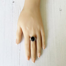 Cargar imagen en el visor de la galería, Vintage Whitby Jet Sterling Silver Ring. Gothic Dome Ring, 1977 Hallmark. Modernist Brutalist Sterling Silver Ring, UK/M, US/6.25, EU/52