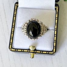 Cargar imagen en el visor de la galería, Vintage Whitby Jet Sterling Silver Ring. Gothic Dome Ring, 1977 Hallmark. Modernist Brutalist Sterling Silver Ring, UK/M, US/6.25, EU/52