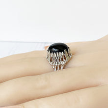 Cargar imagen en el visor de la galería, Vintage Whitby Jet Sterling Silver Ring. Gothic Dome Ring, 1977 Hallmark. Modernist Brutalist Sterling Silver Ring, UK/M, US/6.25, EU/52