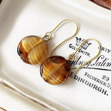 Cargar imagen en el visor de la galería, Antique Gold On Silver Scottish Agate Earrings. Victorian Lucky Bean Drop Earrings. Antique Minimalist Earrings. Scottish Pebble Jewellery