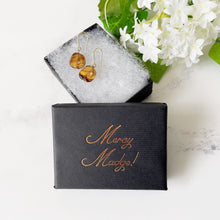 Cargar imagen en el visor de la galería, Antique Gold On Silver Scottish Agate Earrings. Victorian Lucky Bean Drop Earrings. Antique Minimalist Earrings. Scottish Pebble Jewellery