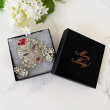 Cargar imagen en el visor de la galería, Mazer 1940s Oriental Face Mask Brooch & Earrings. Vintage Art Deco Asian Princess Pave Set Crystal and Ruby Red Diamante Brooch, Earring Set