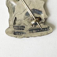 Charger l'image dans la galerie, Rare African Silver ‘Lo Umfaan’ Brooch, Candida Signed Joe Calafato, SA. Vintage 1950s African Boy & Stew Pot Sterling Figural Brooch.