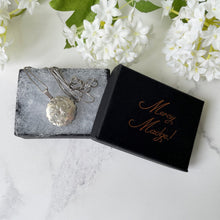 Cargar imagen en el visor de la galería, Vintage English Sterling Silver Round Locket. Round Scalloped Locket, Engraved Vines and Star. Vintage 2-Photo Locket, Adjustable Box Chain.