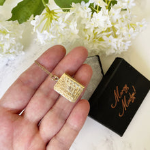 Charger l'image dans la galerie, Victorian 9ct Engraved Gold Book Locket & Chain. Antique Gold, Enamelled Garter Belt Locket. Bible Locket With Hair/Photo Compartment