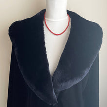 Cargar imagen en el visor de la galería, Vintage Natural Red Coral Necklace. Graduated Genuine Coral Bead Necklace, Gold Clasp, 17" 43cm