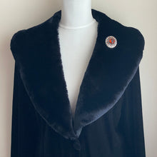 Cargar imagen en el visor de la galería, Victorian Scottish Silver Mixed Agate & Citrine Brooch. Antique Celtic Shield Cairngorm Brooch. Banded Agate, Bloodstone, Carnelian Brooch.