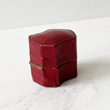 Cargar imagen en el visor de la galería, Antique Red Moroccan Leather Ring Box. Georgian/Victorian Shield Shaped Ring Box. Antique Mourning/Engagement/Signet Ring Jewellery Box.